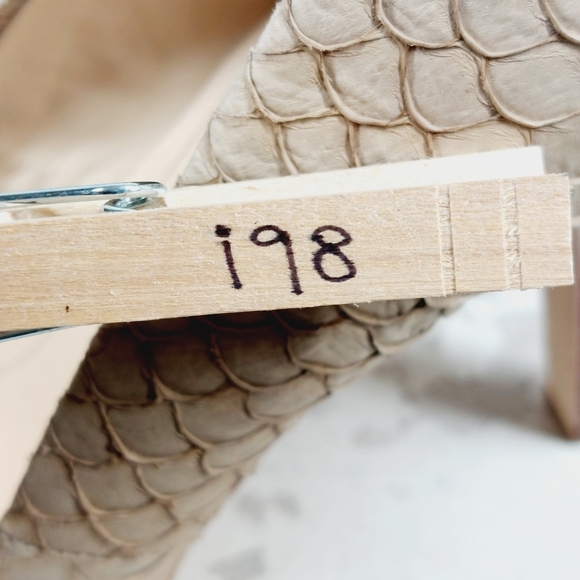 Calvin Klein Tan Round Toe High Heels Pump Shoes I98 - Picture 13 of 13